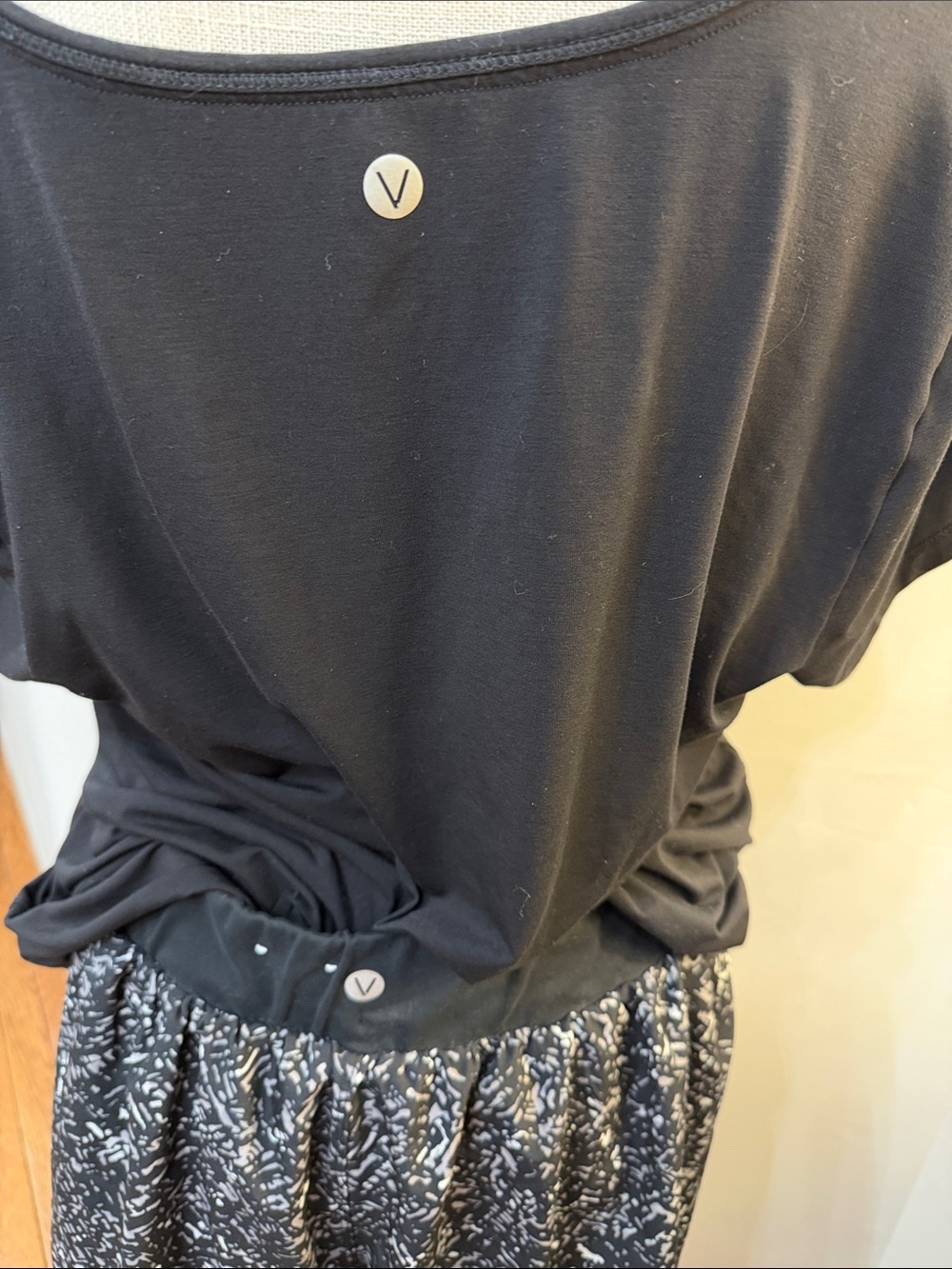 LIVI by Lane Bryant set V- Neck Short Sleeve Shirt and Printed Short - Picture 2 of 3